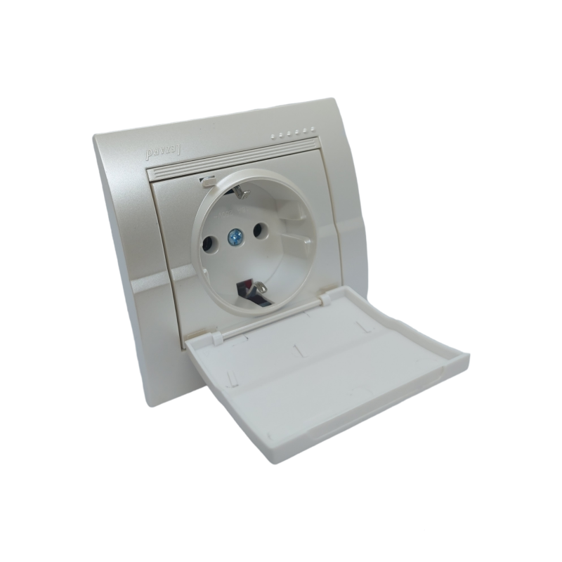 DERIY Розетка із заземленням з кришкою перлинно-біла металік (1/10шт/120шт)