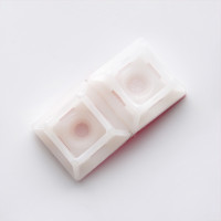 Майданчик універсальний 20х20 самоклеючий з отвором для стяжки шириною до 5мм білий (пач. 50 шт)