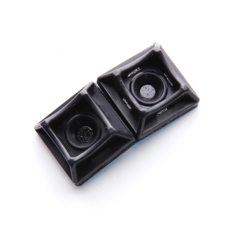 Майданчик універсальний 20х20 самоклеючий з отвором для стяжки шириною до 5мм чорний (пач. 50шт)